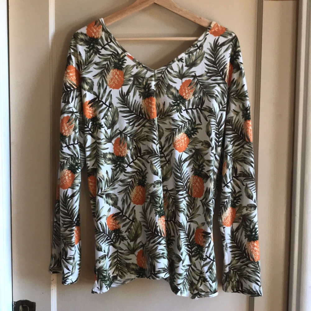 andthewhy plunge back pineapple long sleeve top